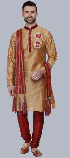 Party Wear Gold color Kurta Pyjamas in Dupion Silk fabric with Embroidered work : 1918921