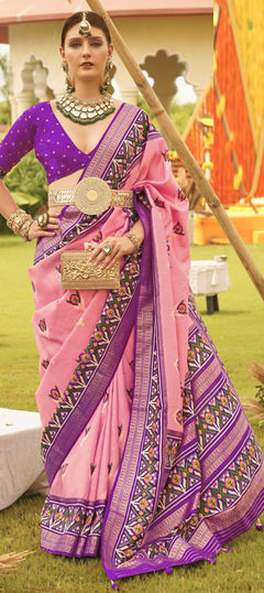 Pink and Majenta color Saree in Art Silk, Silk fabric with Printed, Weaving, Zari work