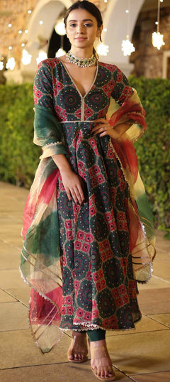 Multicolor color Salwar Kameez in Muslin fabric with Digital Print work