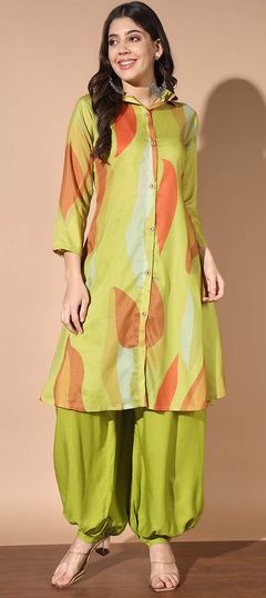 Green color Co-ords Set in Muslin fabric with Printed work