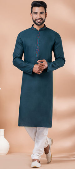 Green color Kurta Pyjamas in Cotton fabric with Resham, Thread work