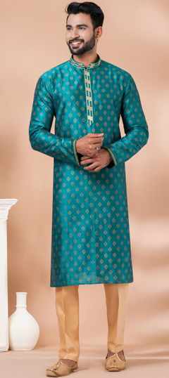 Green color Kurta Pyjamas in Dupion Silk fabric with Resham, Thread work