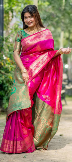 Pink and Majenta color Saree in Banarasi Silk fabric with Weaving, Zari work