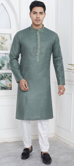 Green color Kurta Pyjamas in Cotton fabric with Thread work