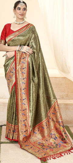 Green color Saree in Handloom fabric with Weaving work