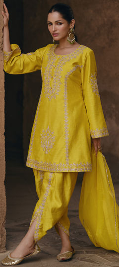 Festive, Reception Yellow color Salwar Kameez in Silk fabric with Straight Embroidered, Sequence, Thread work : 1934349