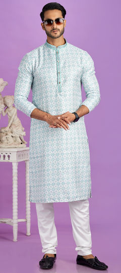 Green color Kurta Pyjamas in Cotton fabric with Digital Print, Thread work