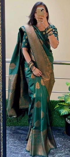 Green color Saree in Banarasi Silk fabric with Thread, Weaving work