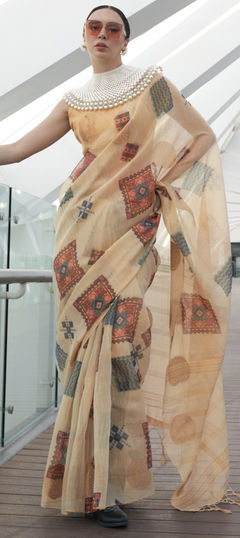 Beige and Brown color Saree in Handloom fabric with Printed work