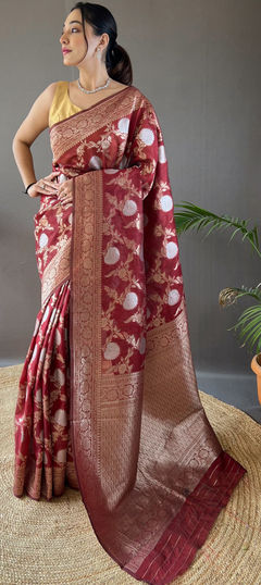 Red and Maroon color Saree in Cotton fabric with Weaving, Zari work