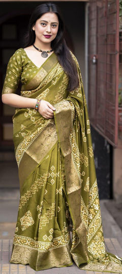 Green color Saree in Cotton fabric with Bandhej, Printed work