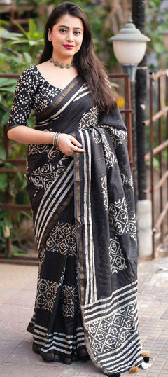 Black and Grey color Saree in Cotton fabric with Printed work