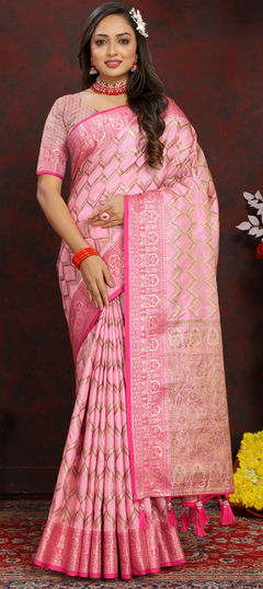 Pink and Majenta color Saree in Silk cotton fabric with Weaving work