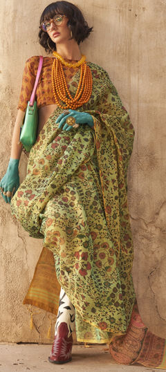 Green color Saree in Handloom fabric with Printed work