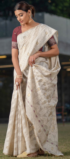 Beige and Brown color Saree in Cotton fabric with Printed work