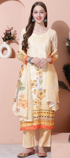 Yellow color Salwar Kameez in Cotton fabric with Digital Print, Floral work