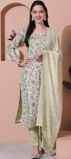 Green color Salwar Kameez in Cotton fabric with Digital Print, Floral work