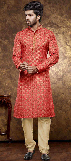 Red and Maroon color Kurta Pyjamas in Cotton fabric with Digital Print, Thread work