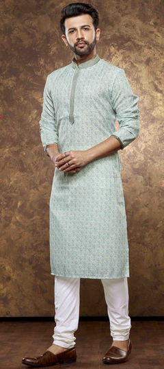 Green color Kurta Pyjamas in Cotton fabric with Digital Print, Thread work