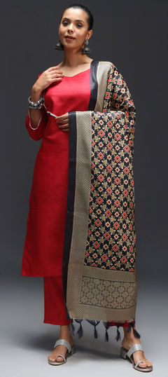 Red and Maroon color Salwar Kameez in Silk cotton fabric with Thread work