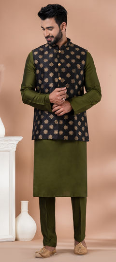 Green color Kurta Pyjama with Jacket in Viscose fabric with Block Print work