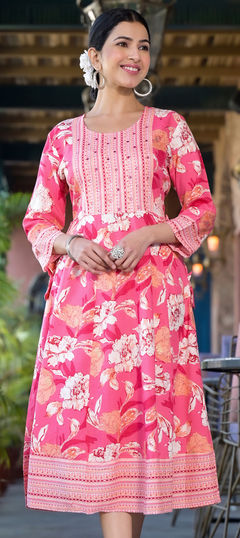 Pink and Majenta color Kurti in Rayon fabric with Mirror, Printed work