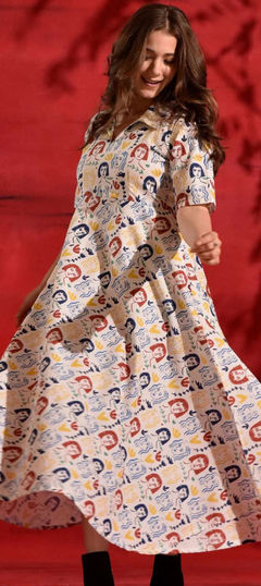 White and Off White color Kurti in Rayon fabric with Digital Print work