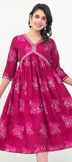 Pink and Majenta color Kurti in Blended fabric with Floral, Printed work
