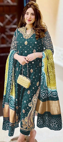 Festive, Reception Green color Salwar Kameez in Faux Georgette fabric with Pakistani, Straight Embroidered, Sequence, Thread work : 1955932