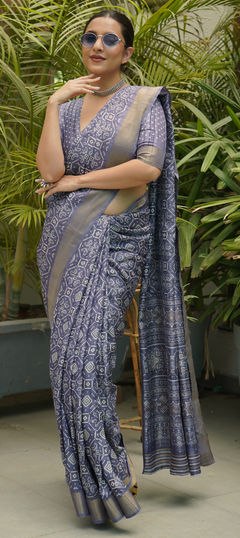 Purple and Violet color Saree in Blended Cotton fabric with Printed work