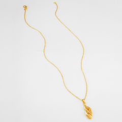 Gold Rodium Polish White and Off White color Pendant in Metal Alloy studded with Austrian diamond