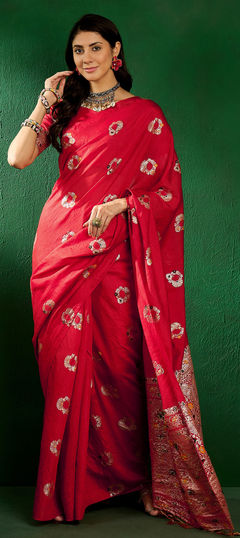 Red and Maroon color Saree in Cotton fabric with Weaving work