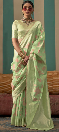 Green color Saree in Handloom fabric with Weaving work