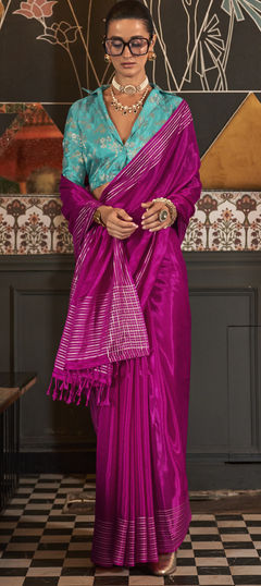 Pink and Majenta color Saree in Viscose fabric with Weaving work