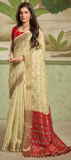 Green color Saree in Silk cotton fabric with Weaving, Zari work