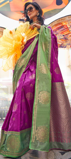 Purple and Violet color Saree in Handloom fabric with Weaving work