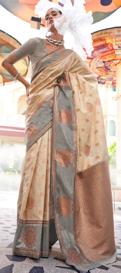 Beige and Brown color Saree in Handloom fabric with Weaving work