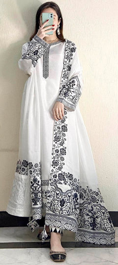 Festive, Party Wear White and Off White color Salwar Kameez in Faux Georgette fabric with Pakistani, Straight Embroidered, Sequence, Thread work : 1964710