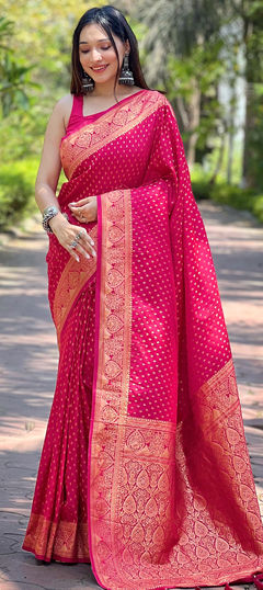 Pink and Majenta color Saree in Banarasi Silk fabric with Weaving, Zari work