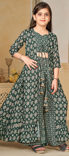 Green color Girls Top with Bottom in Muslin fabric with Digital Print work