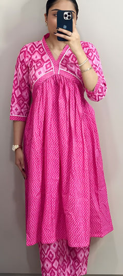 Pink and Majenta color Salwar Kameez in Cotton fabric with Lace, Printed work