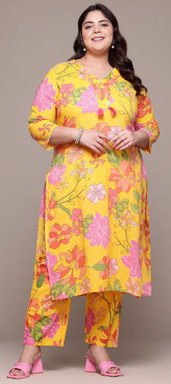 Yellow color Salwar Kameez in Cotton fabric with Floral, Printed work