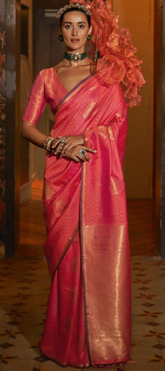 Pink and Majenta color Saree in Jacquard fabric with Weaving work