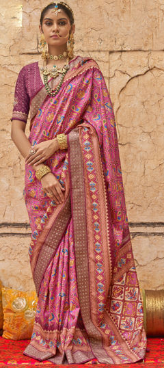 Pink and Majenta color Saree in Viscose fabric with Border, Printed work