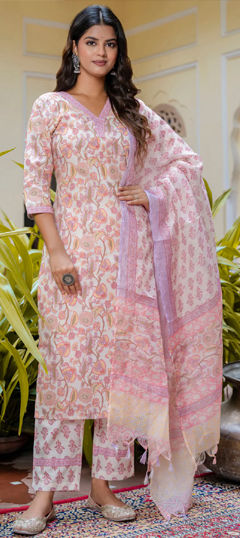 Multicolor color Salwar Kameez in Blended Cotton fabric with Printed work