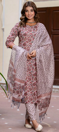Multicolor color Salwar Kameez in Blended Cotton fabric with Floral, Printed work