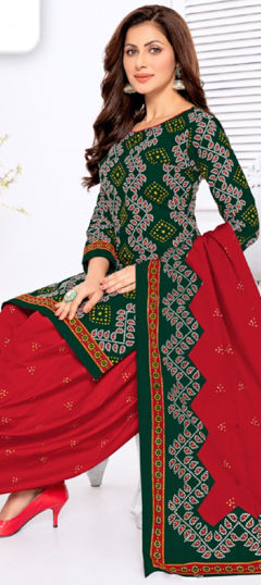 Green color Salwar Kameez in Cotton fabric with Printed work