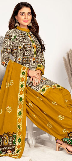 Multicolor color Salwar Kameez in Cotton fabric with Printed work