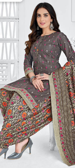 Multicolor color Salwar Kameez in Cotton fabric with Printed work