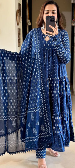 Blue color Salwar Kameez in Cotton fabric with Printed work